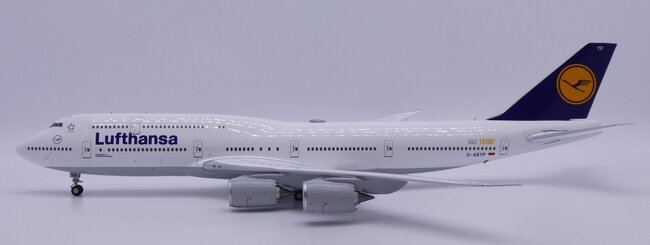 Lufthansa Boeing 747-8 (JC Wings 1:200)