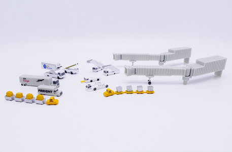  Airport Accessories (20 parts) (JC Wings 1:400)