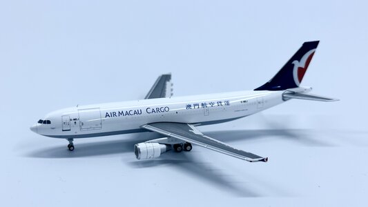 Air Macau Cargo Airbus A300-600F (Yu ModeL 1:400)