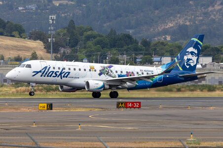 Alaska Airlines (Horizon Air) Embraer ERJ-175LR (JC Wings 1:400)
