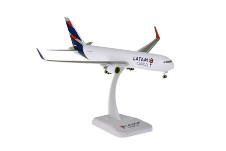 LATAM Boeing 767-300f (Hogan 1:200)