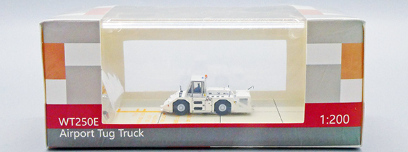 Airport Accessories JAL Komatsu WT250E Towing Tractor (JC Wings 1:200)