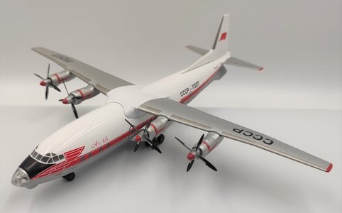 Aeroflot Antonov An-10 (KUM Models 1:200)