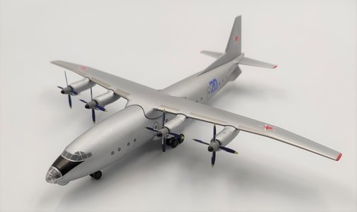 Soviet Air Force Antonov An-10 (KUM Models 1:200)