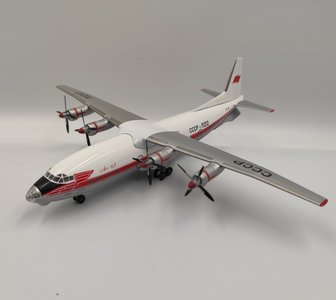 Aeroflot Antonov An-10 (KUM Models 1:200)