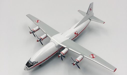 Polish Air Force Antonov An-12 (KUM Models 1:200)