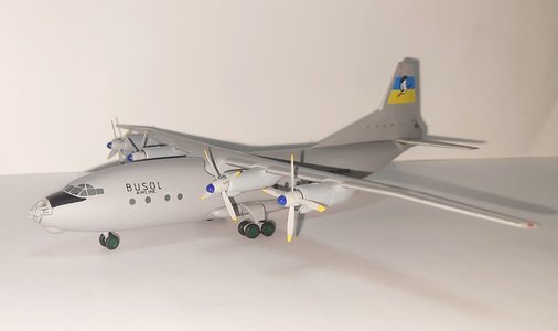 Busol Airline Antonov An-12 (KUM Models 1:200)