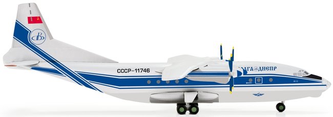 Volga Dnepr Antonov An-12 (Herpa Wings 1:200)