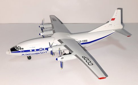 Aeroflot Antonov An-12 (KUM Models 1:200)