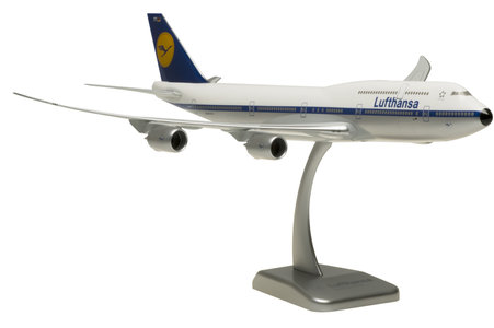 Lufthansa Boeing 747-8 (Limox 1:200)