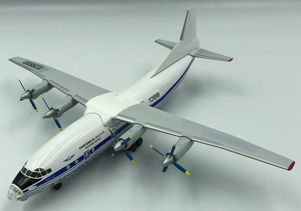 Aeroflot - Antonov An-12 (KUM Models 1:200)