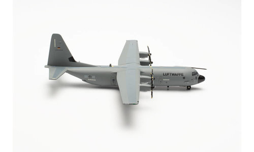 Luftwaffe Lockheed C-130J-30 Super Hercules (Herpa Wings 1:200)