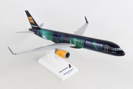 Icelandair Boeing 757-200 (Skymarks 1:150)