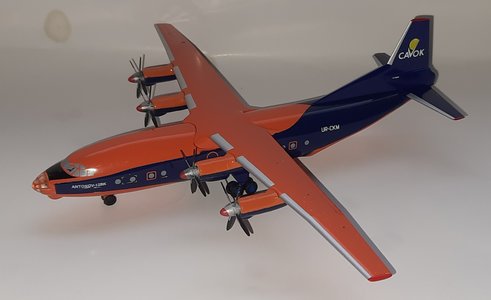 Cavok Air - Antonov An-12 (KUM Models 1:200)