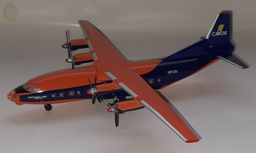 Cavok Air - Antonov An-12 (KUM Models 1:200)