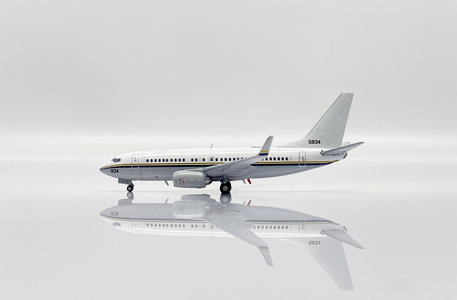 US Navy Boeing C-40A Clipper (JC Wings 1:400)