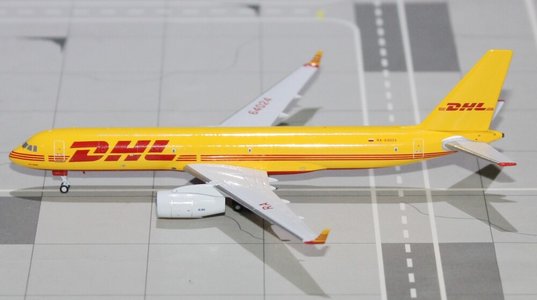 DHL Tupolev Tu 204-100C (Panda Models 1:400)