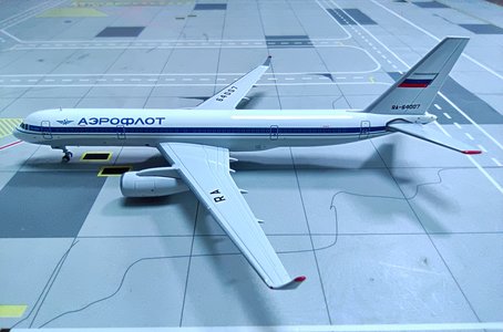 Aeroflot Tupolev Tu-204-100C (Panda Models 1:400)