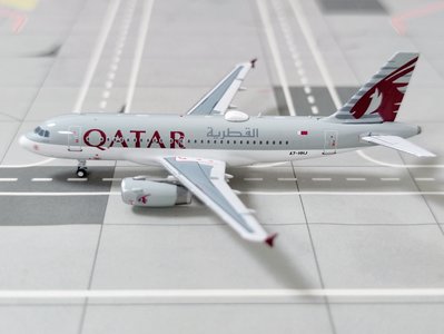 Qatar Airways Airbus A319-100ACJ (Panda Models 1:400)
