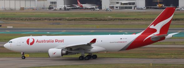 Qantas Freight Airbus A330-200P2F (JC Wings 1:400)