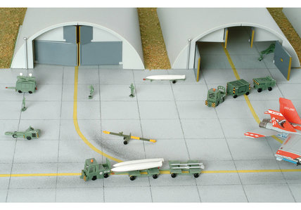 Scenix Military ground support equipment (Herpa Wings 1:200)
