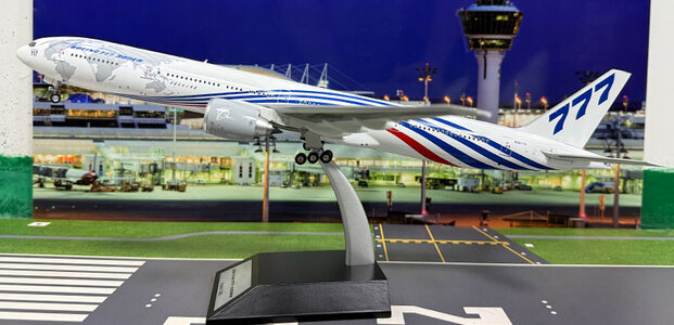 Boeing Company Boeing 777-300ER (KJ Models 1:200)