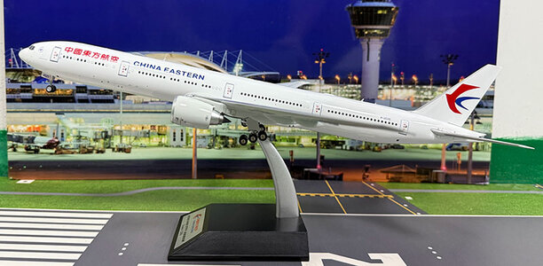 China Eastern Airlines Boeing 777-39PER (KJ Models 1:200)