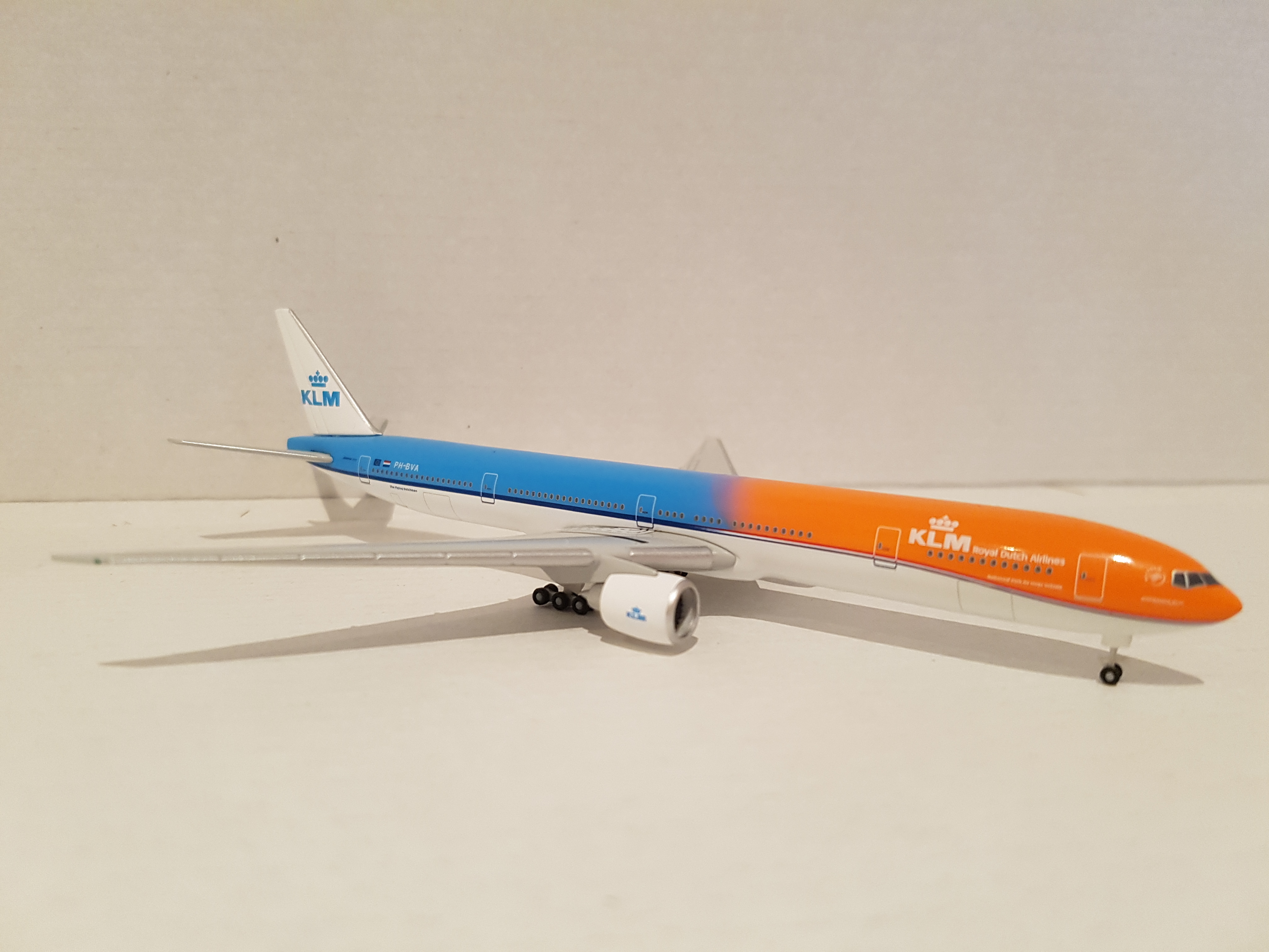 HERPA WINGS 506816-001 Philippine Airlines B777-300ER RP-C7776 1/500