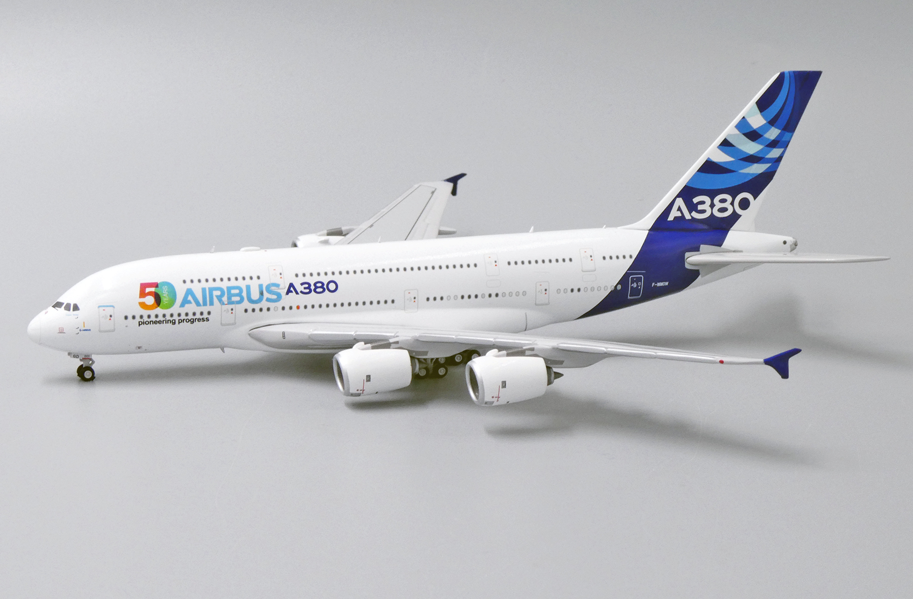 ScaleModelStore.com :: JC Wings 1:400 - LH4148 - Airbus House Colours Airbus A380