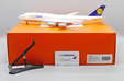 Lufthansa Boeing 747-8 (JC Wings 1:200)